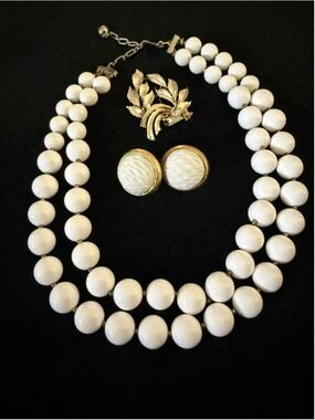 Vintage Crown Trifari Mid Century White Enamel Gold Milk Glass Jewelry Set